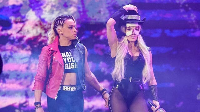 Trish Stratus Shows Off Injury Suffered at WWE Money In The Bank