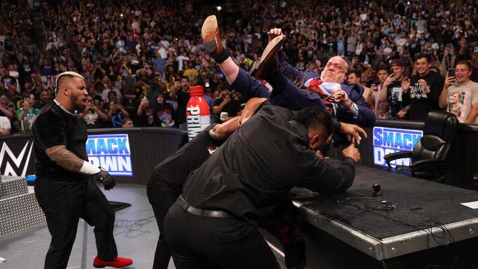 Paul Heyman Brutally Assaulted and Kicked Out of The Bloodline on WWE SmackDown