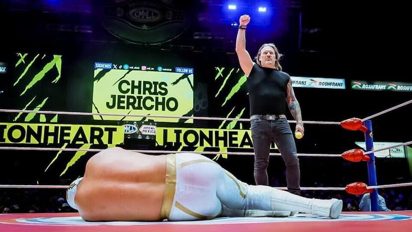 Chris Jericho Makes Surprise Appearance at CMLL Show, Attacks Mistico